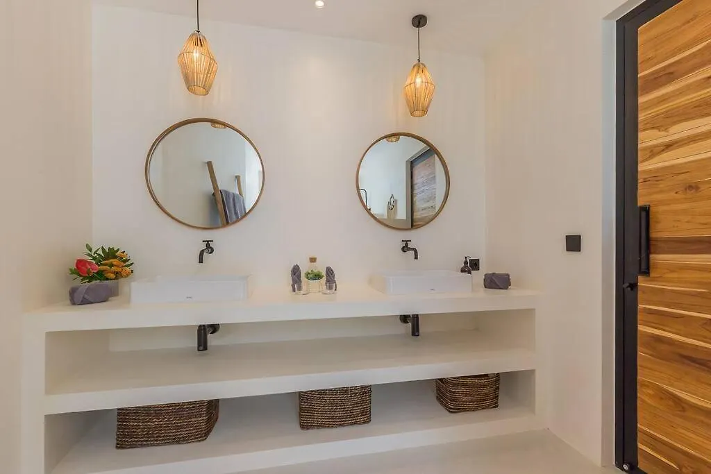 Villa Alamanda Maya Seminyak Center 2 Bedr With Private Pool 0*,  Indonesien